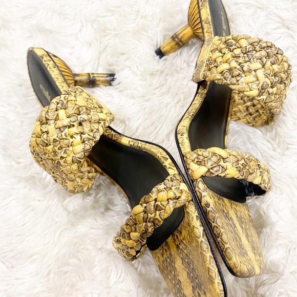 Cult Gaia Kal Sandal in Canary Color - Picture 4 of 10